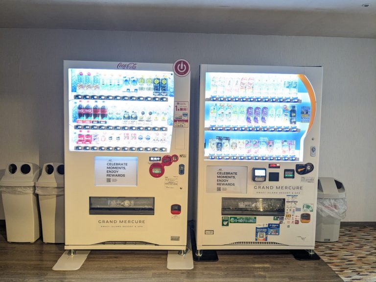 地下1階エレベーター前に自販機