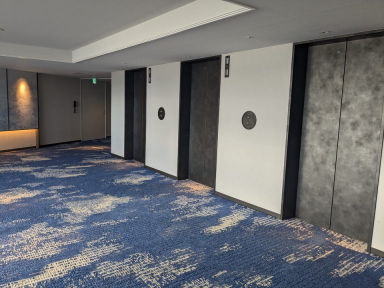 エレーベーター客室階外観