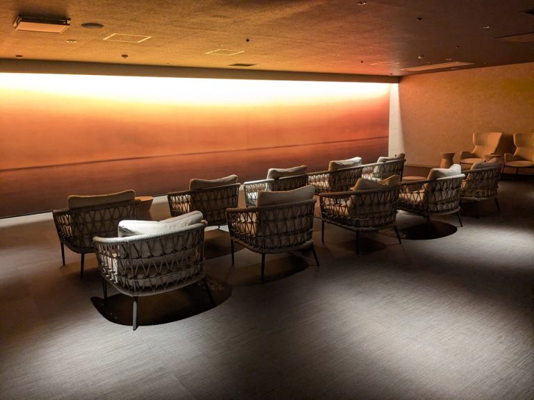 温泉ラウンジの休憩コーナー