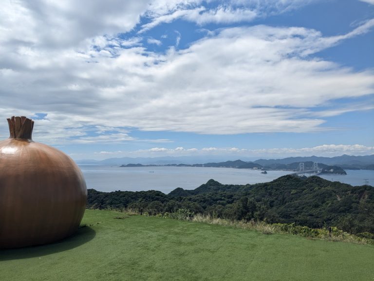ホテルから一番近い観光地「うずの丘大鳴門橋記念館」からの眺め