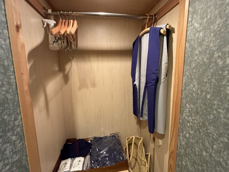 クローゼット開けた状態1