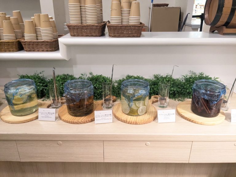 【ラウンジ】ナイトキャップの漬け込み酒類