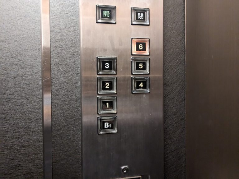 エレベーター階数ボタン
