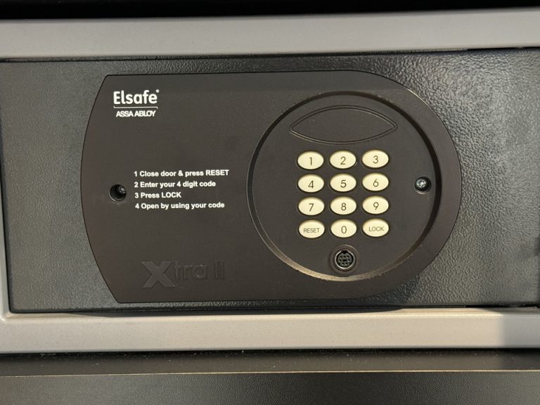 セーフティーボックス (閉じた状態 )