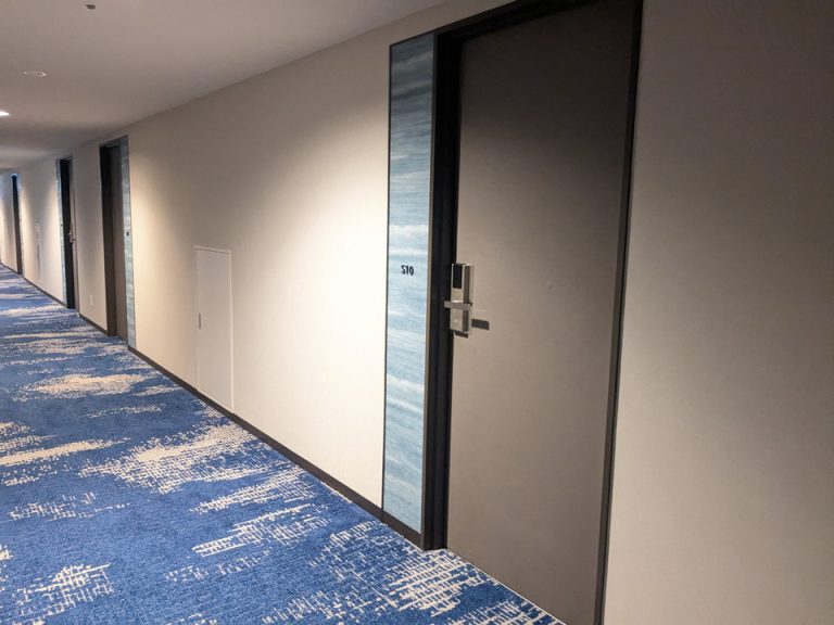 客室入口外観ドア