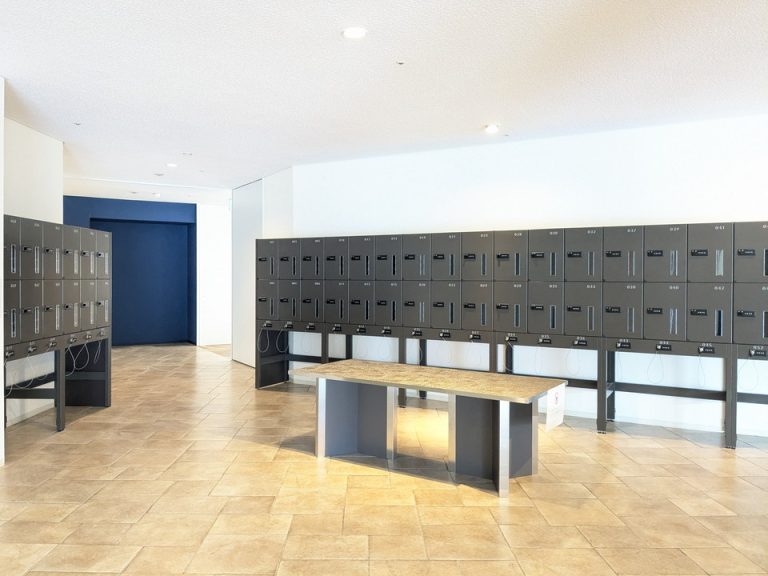 1階ロビーにセルフクローク