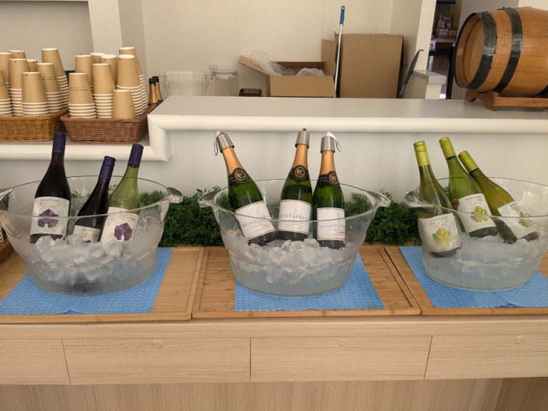 【ラウンジ】イブニングソーシャルのワイン類jpg