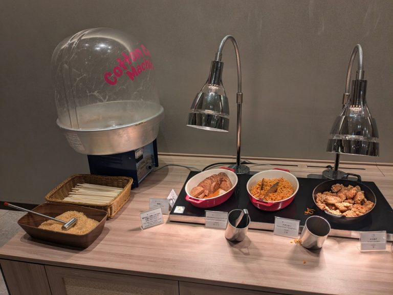 【夕食】キッズミールには綿菓子機もあります