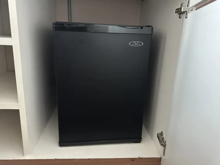 冷蔵庫(閉じた状態)