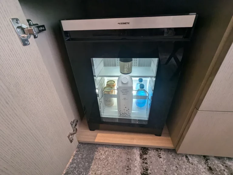 冷蔵庫閉じた状態