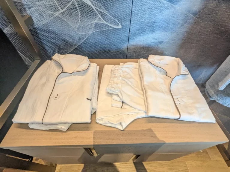 ナイトウエアはセパレートタイプ