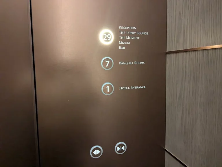 1階からロビー階までのエレベーター階数ボタン