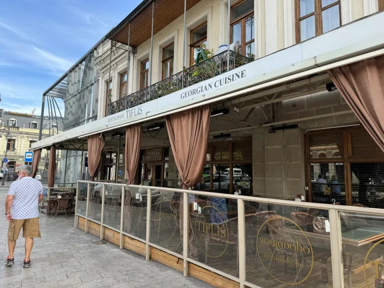 ホテル隣・ジョージア料理レストラン