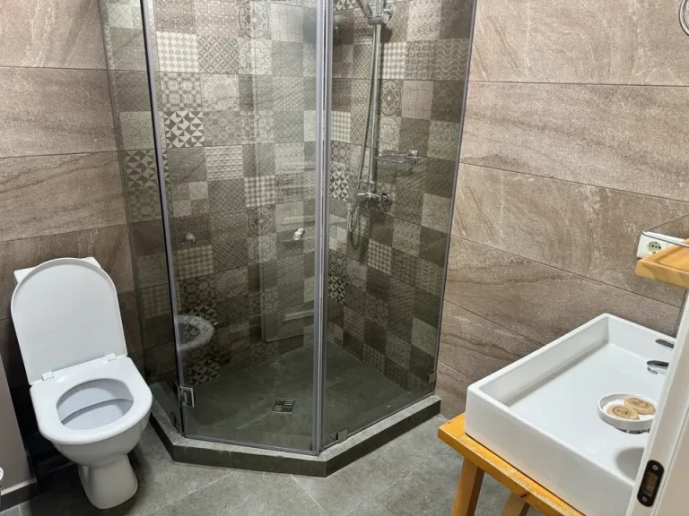 バスルーム入口から全景(1)