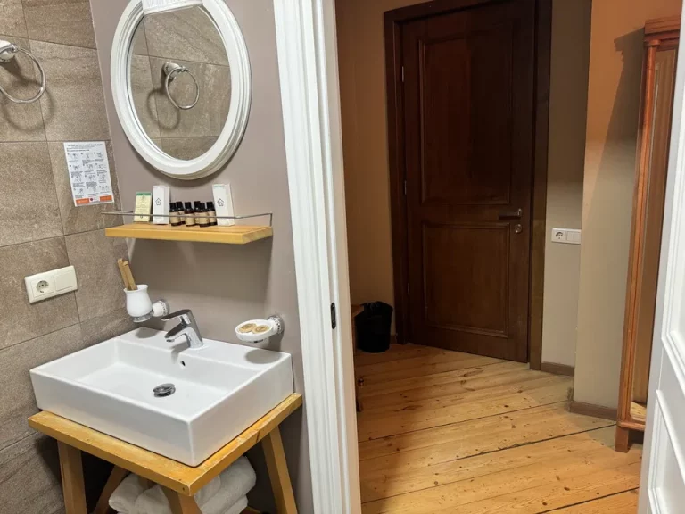 バスルーム内から入口