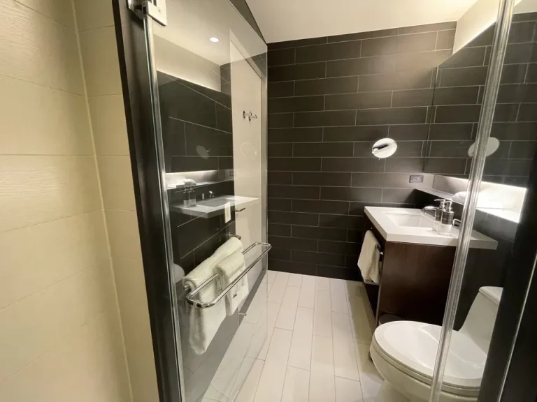 バスルーム内から入口