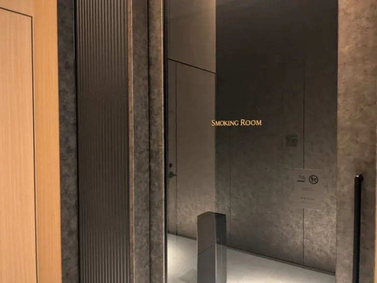 ロビーに喫煙室