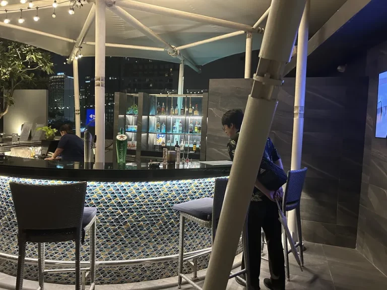 プールにあるバー