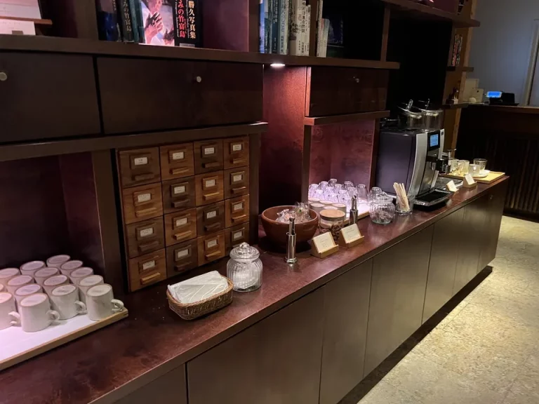 ラウンジ内観⑤