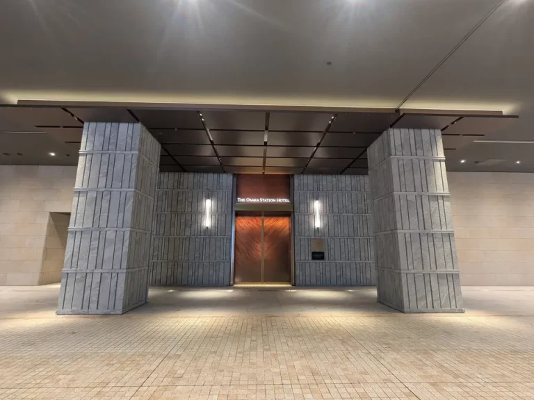 正面エントランス外観