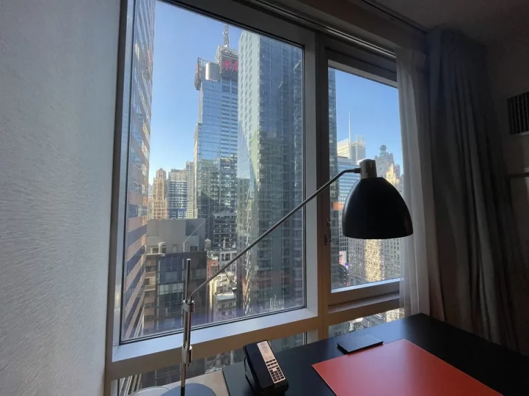 客室窓_リビングルーム