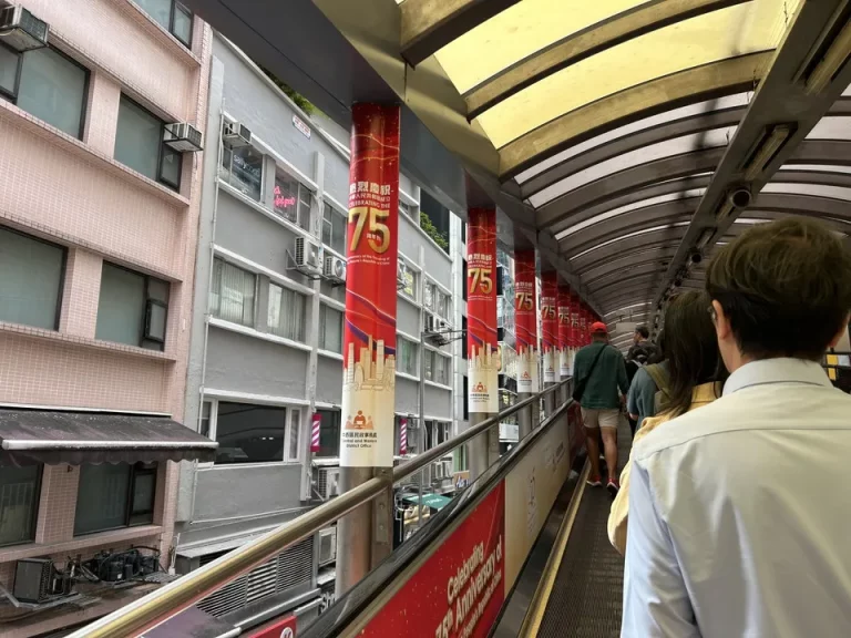 世界一長いエスカレーター