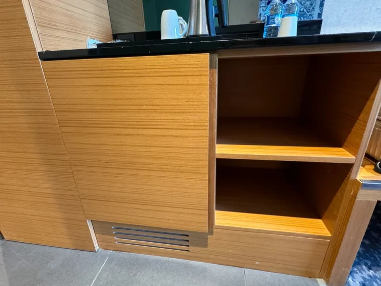 冷蔵庫 (閉じた状態 )