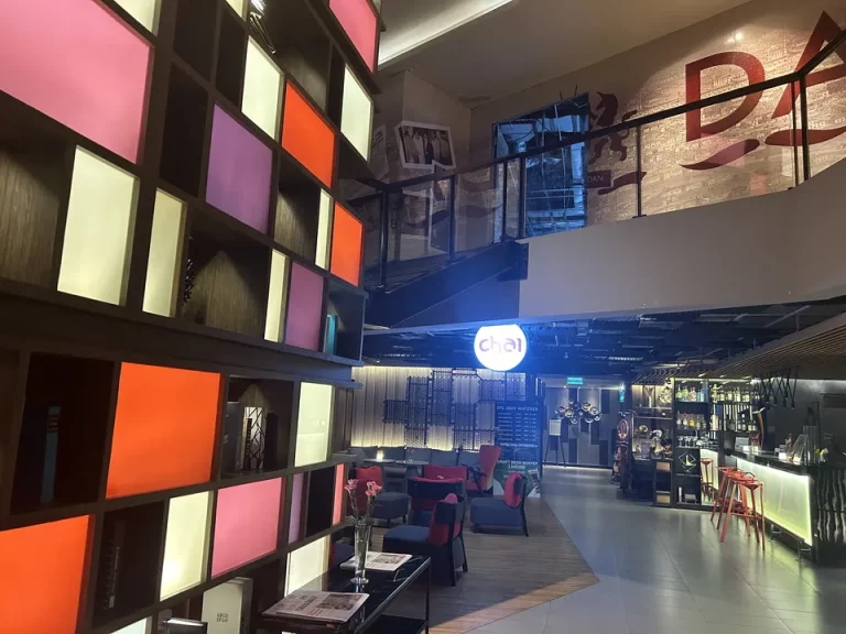 エントランス内観