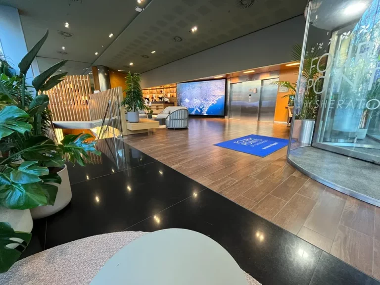 エントランス内観