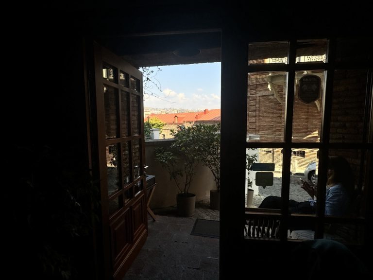 エントランス内観