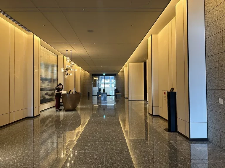 エントランス内観