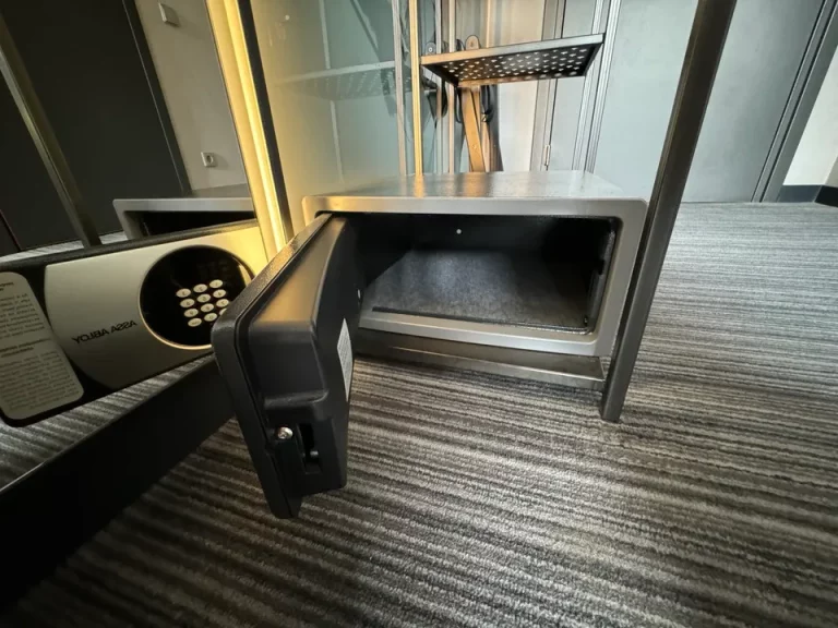 セーフティーボックス (開けた状態 )