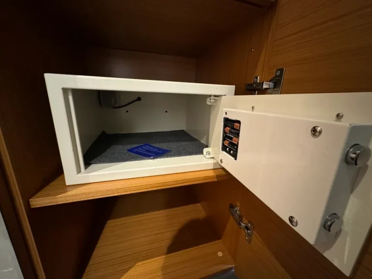 セーフティーボックス (開けた状態 )