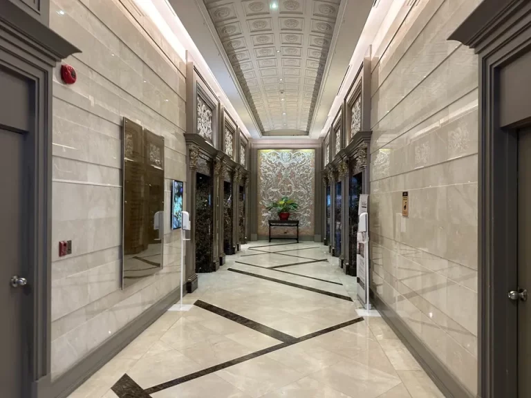 エレベーターホール(フロント階)