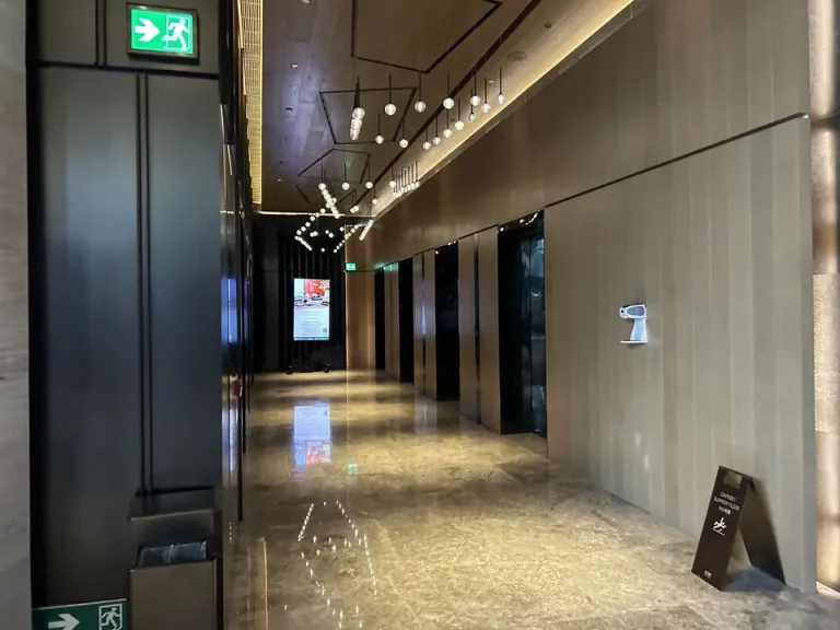 エレベーターホールフロント階