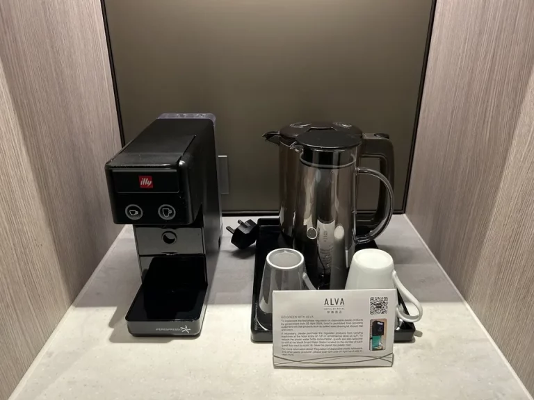 カフェコーナー(ポット、コーヒーマシン)