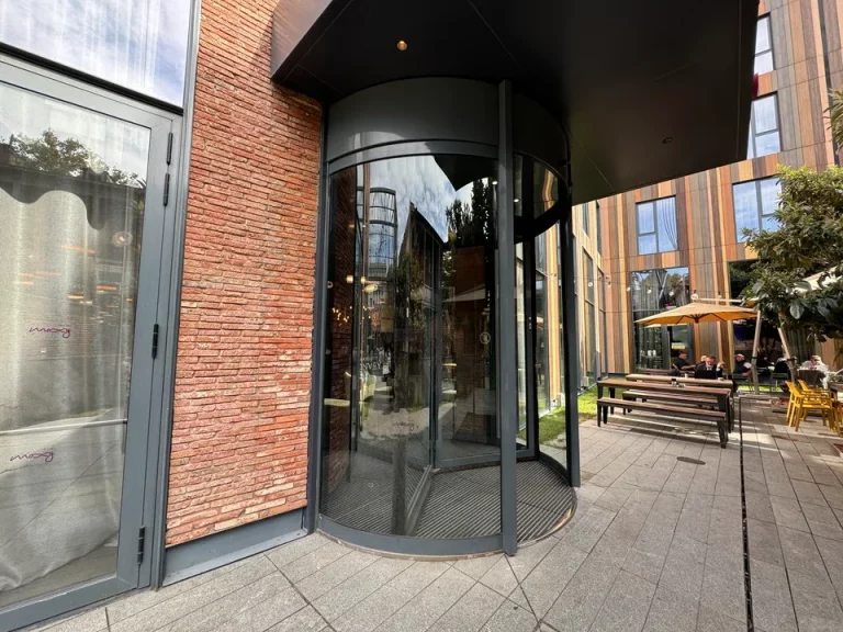 エントランス外観(1)