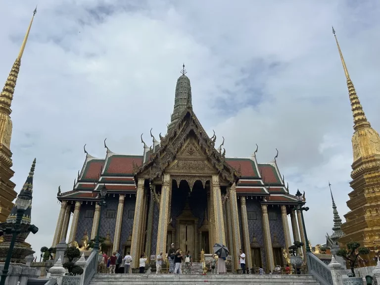 観光スポット2 王宮、ワット・ポー、ワット・アルンまでMRTブルーラインで1本