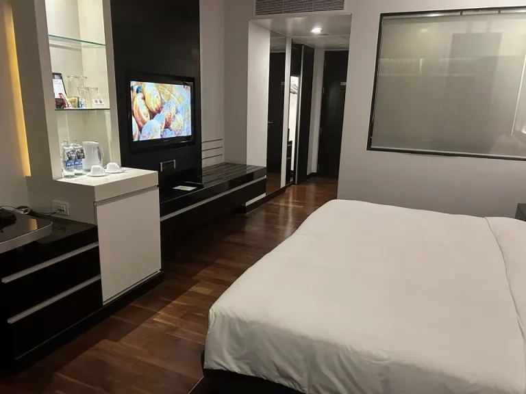 客室全体(窓際方向)