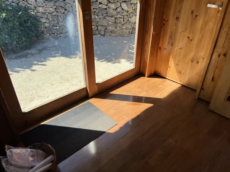 客室入口内観ドア