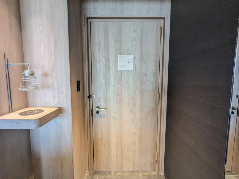 客室入口内観ドア