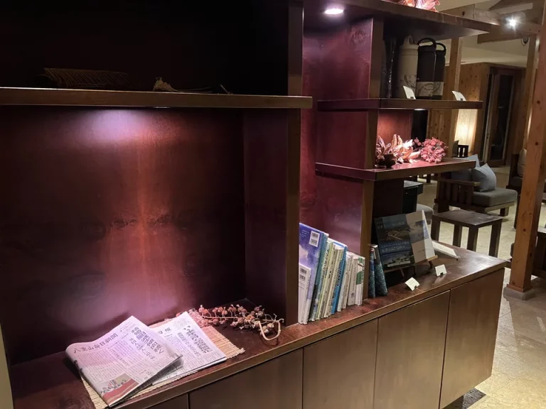 ラウンジ内観③