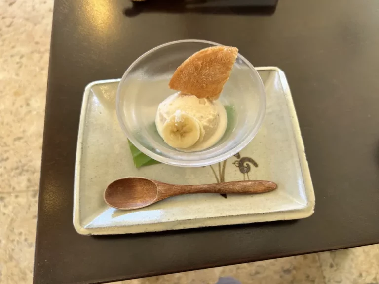 ラウンジのデザート