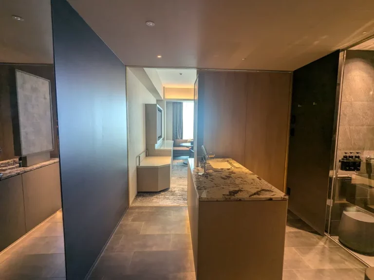 着替えやお風呂に入る時は引き戸を閉じて使うことができます