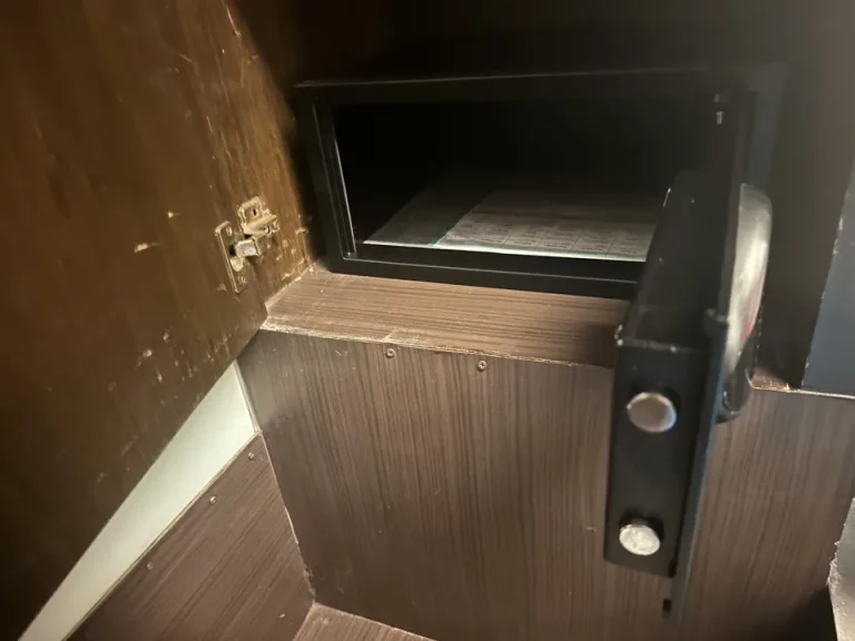 セーフティボックス(開けた状態)