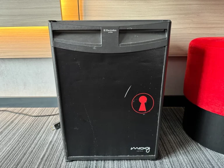 冷蔵庫(閉じた状態 )