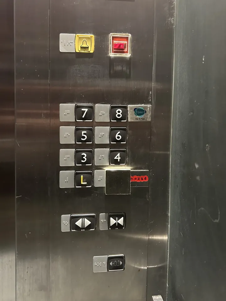 エレベーター階数ボタン