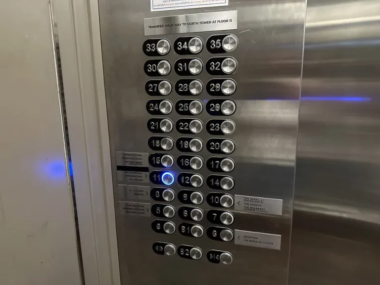 エレベーター階数ボタン