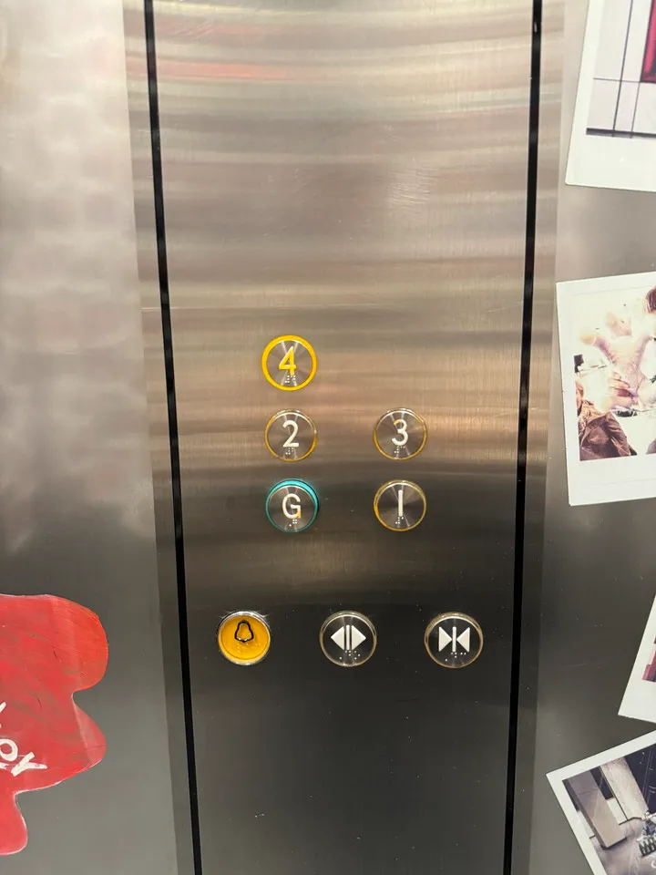 エレベーター階数ボタン