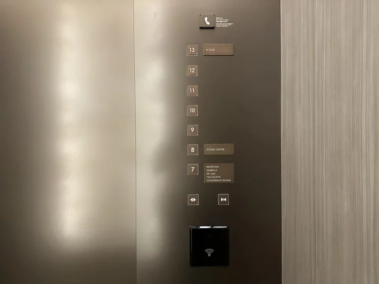 エレベーター階数ボタン